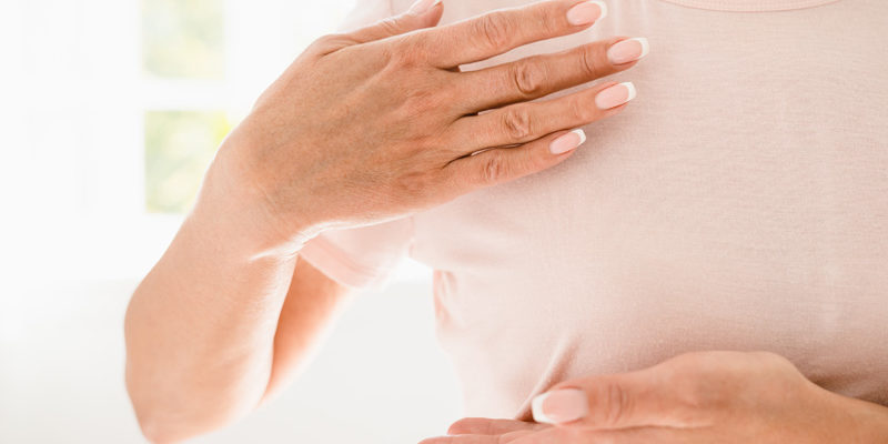 Dor na mama: o que isso pode indicar sobre a saúde da mulher?